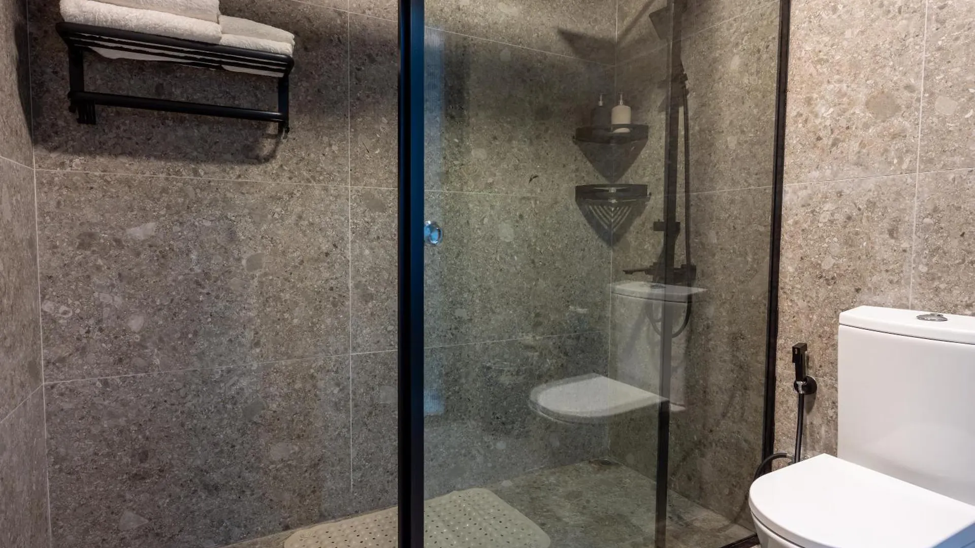 Downtown Dunya Tower Apartment Dubai