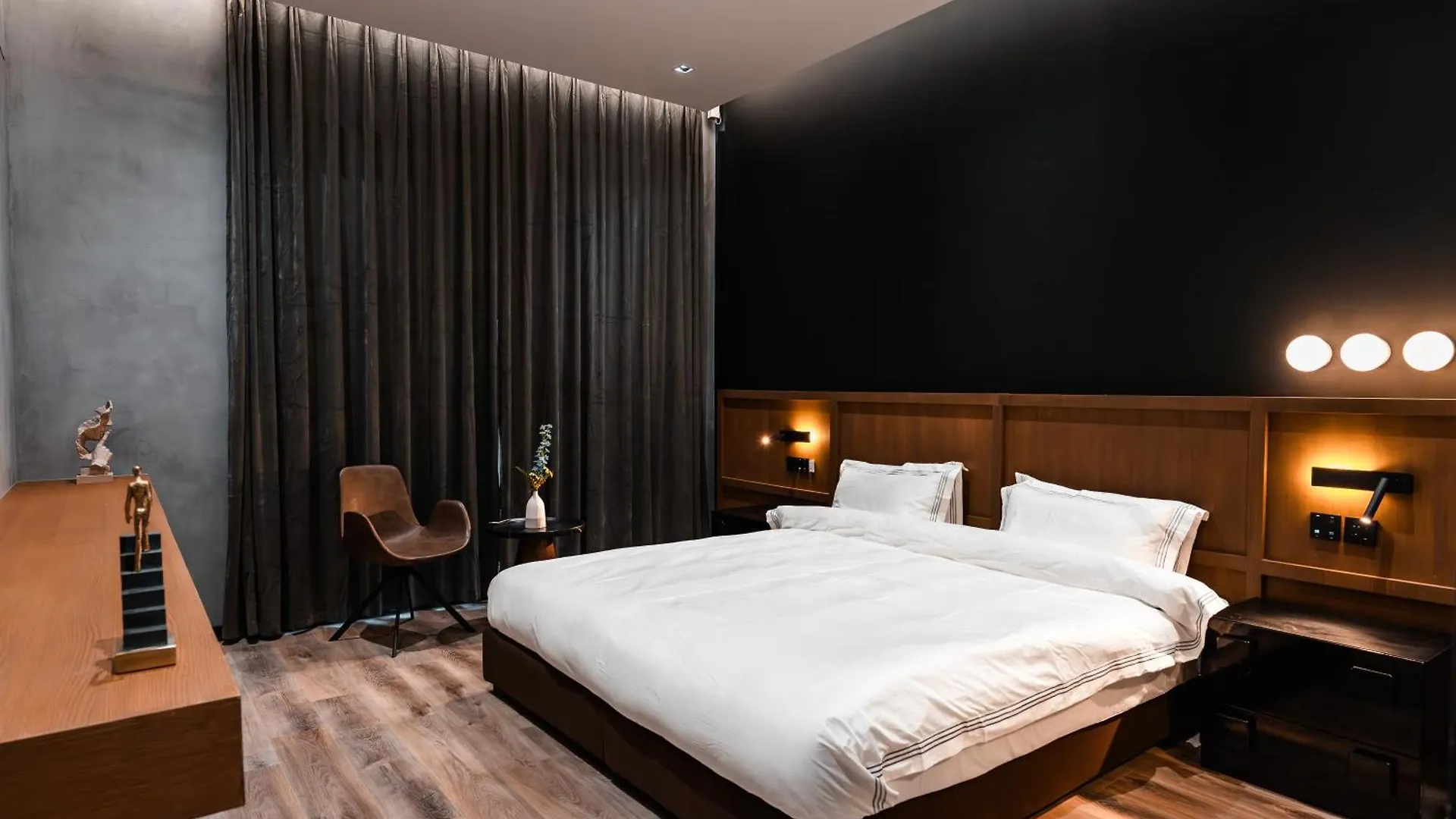 Downtown Dunya Tower Apartment Dubai