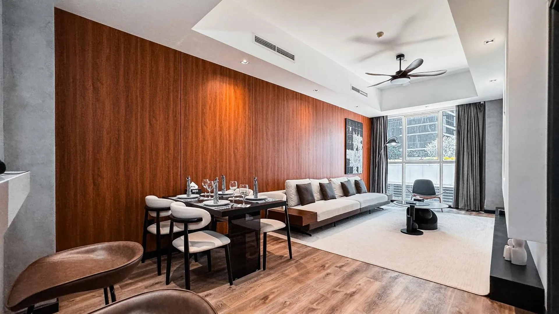 Downtown Dunya Tower Apartment Dubai