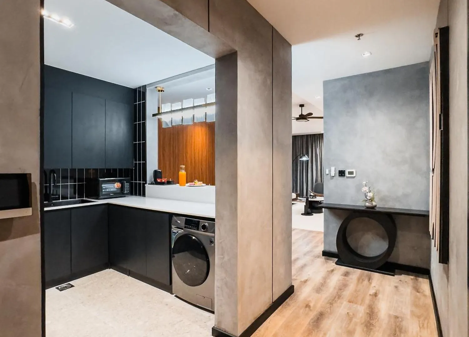 Downtown Dunya Tower Apartment Dubai