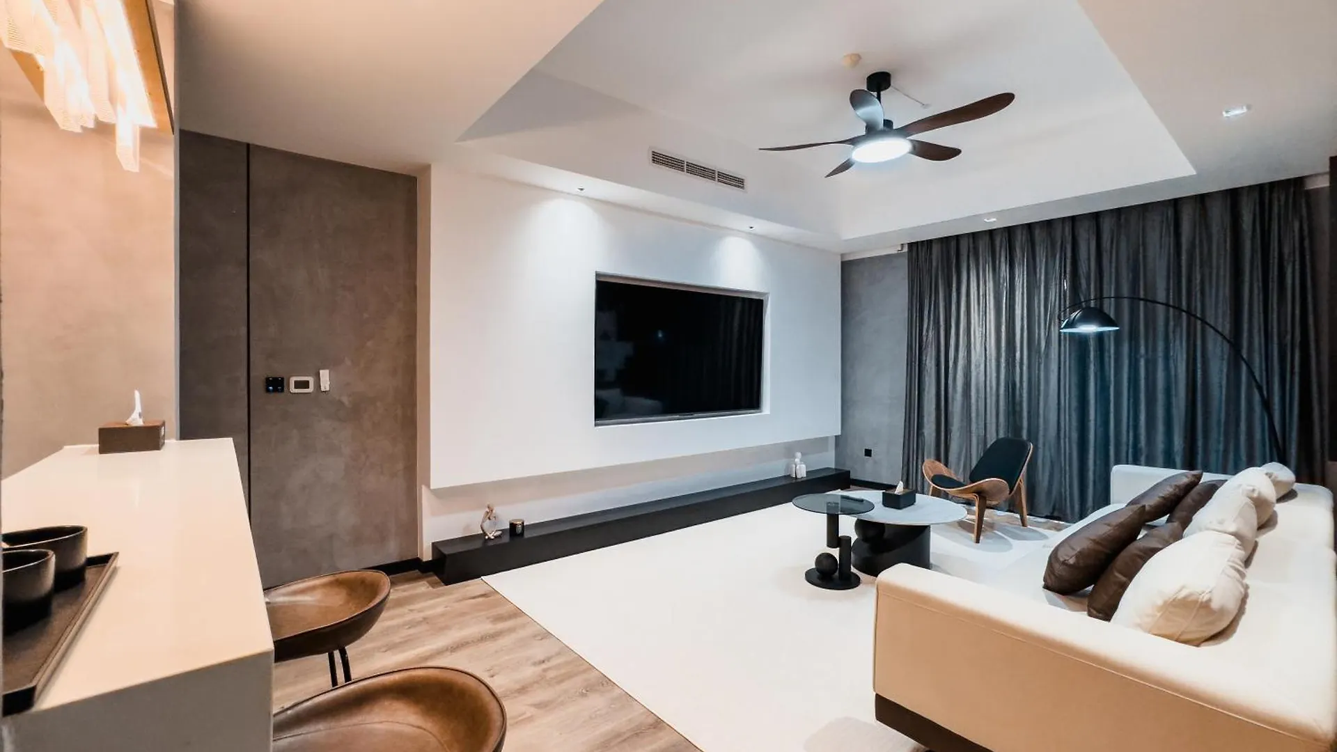 Downtown Dunya Tower Apartment Dubai United Arab Emirates