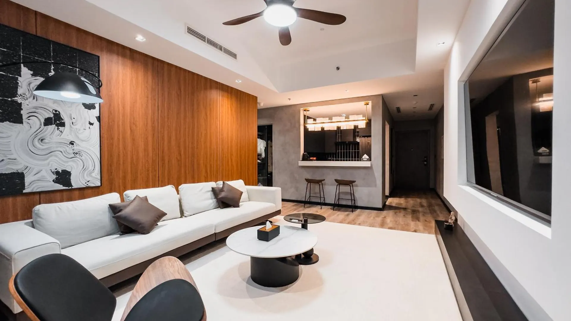 Downtown Dunya Tower Apartment Dubai