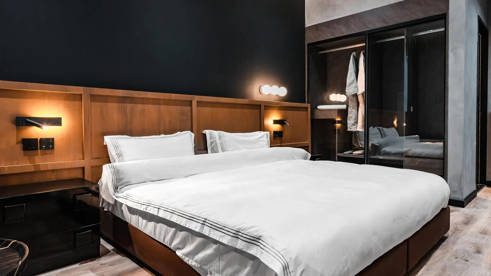 Downtown Dunya Tower Apartment Dubai