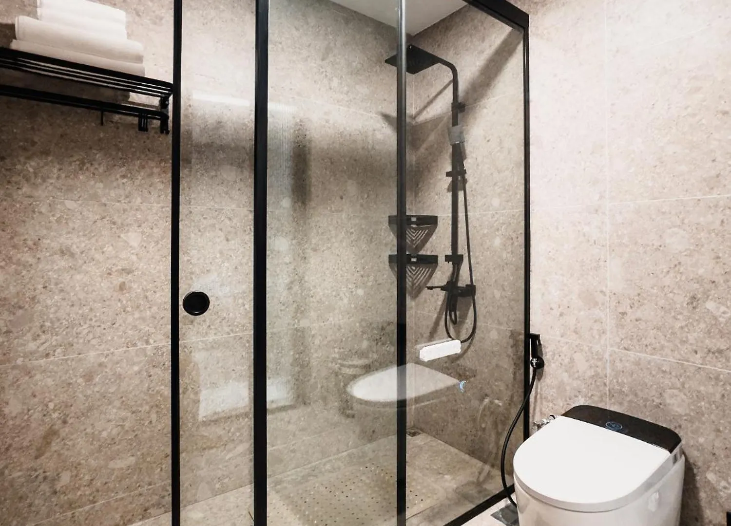 Downtown Dunya Tower Apartment Dubai