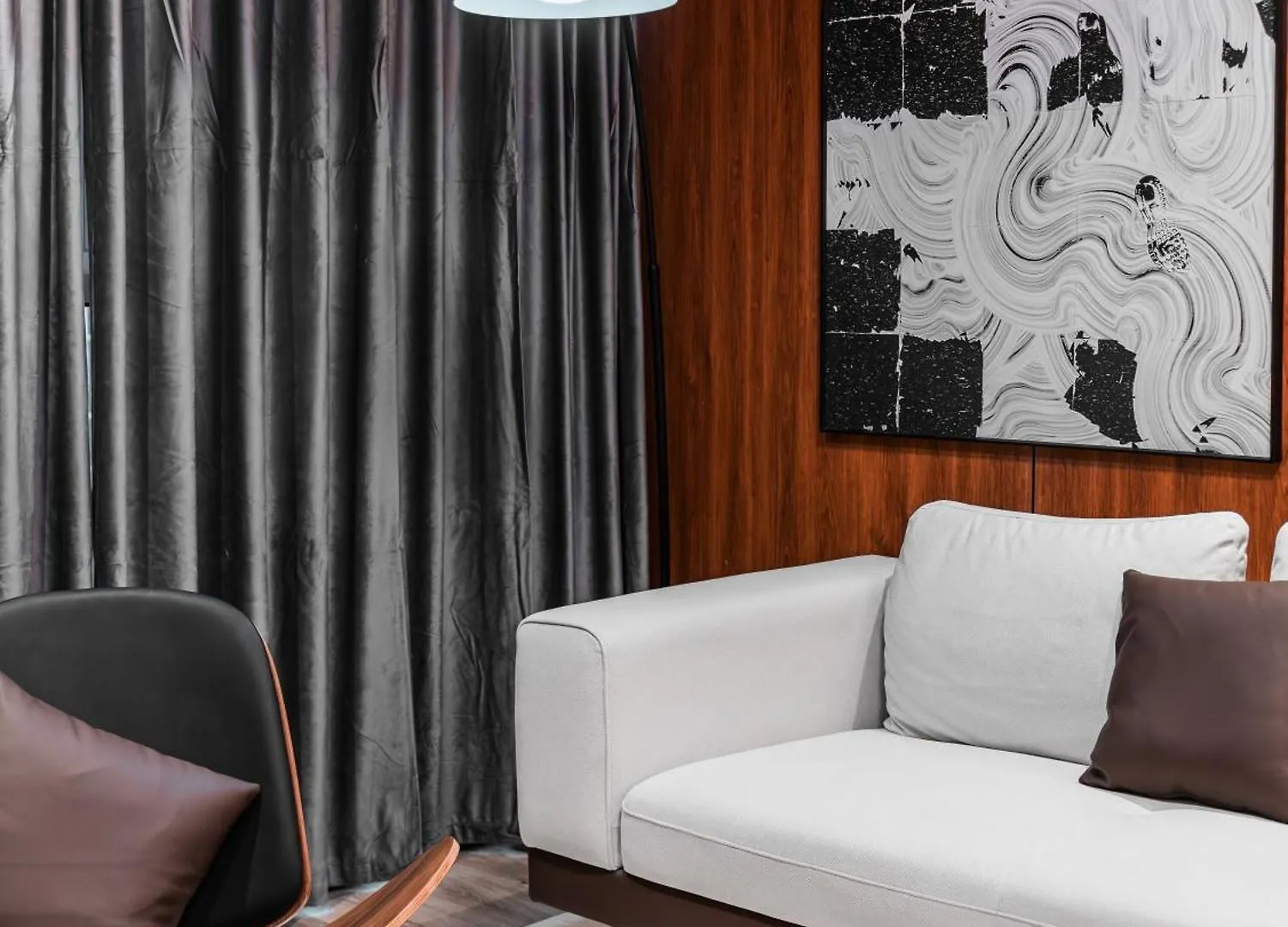 Downtown Dunya Tower Apartment Dubai