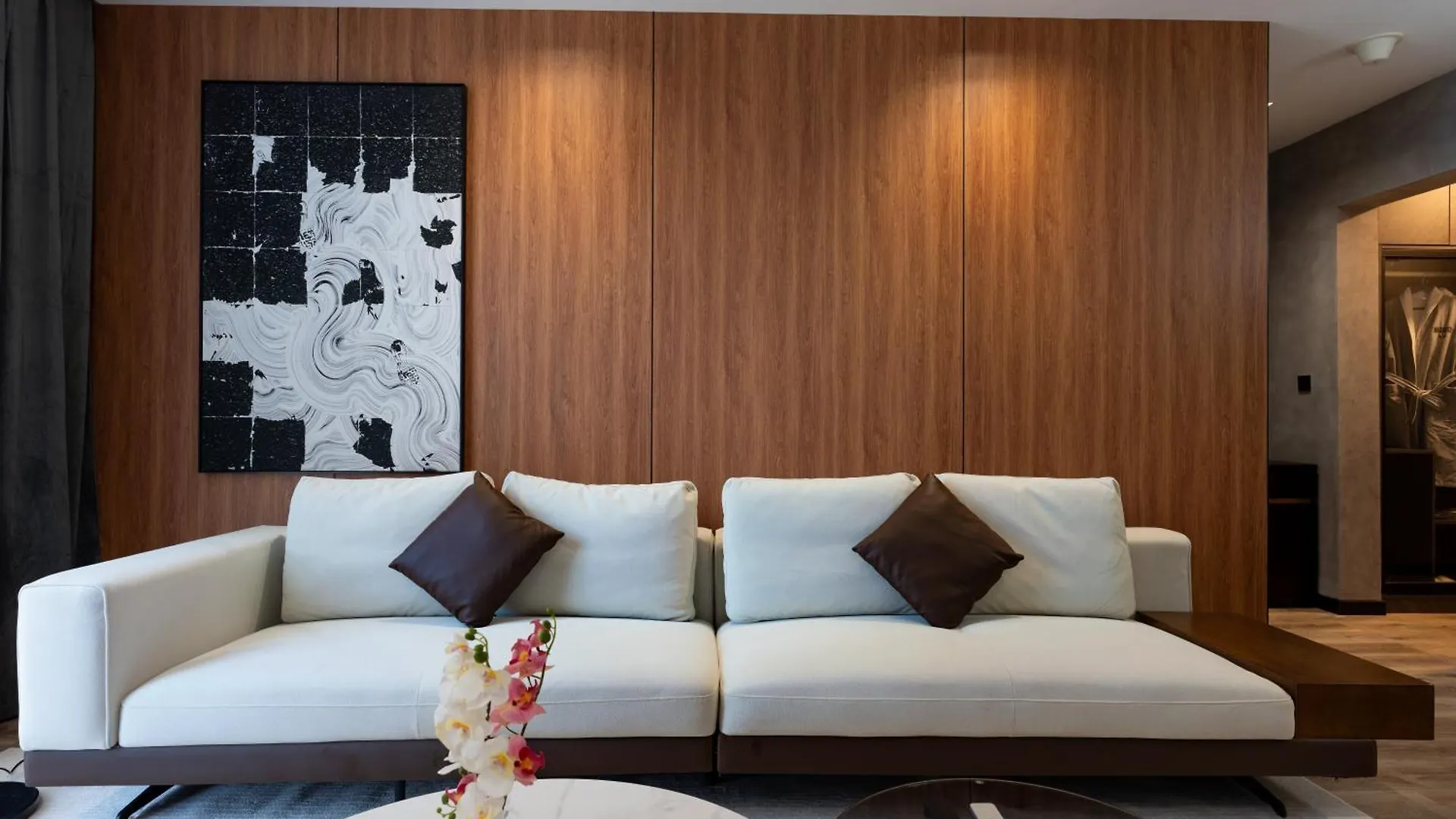 Downtown Dunya Tower Apartment Dubai